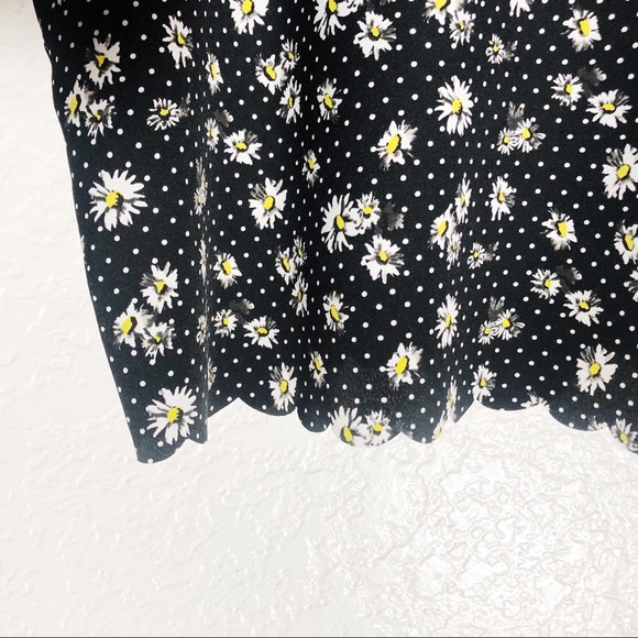 Daisy / Polka Dot Scalloped Top - Picture 2 of 3